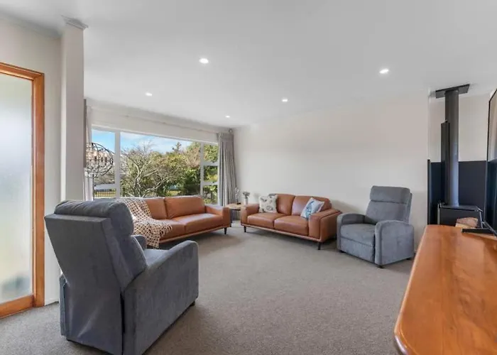 Huia Nest - Walk To Golf & Stadium Sleeps 8 Rotorua
