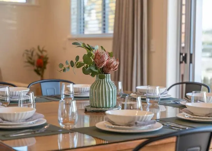 Huia Nest - Walk To Golf & Stadium Sleeps 8 Сasa de vacaciones