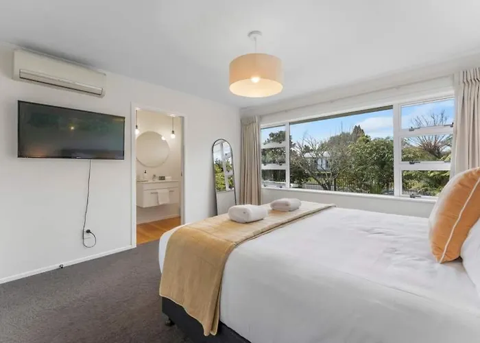 Huia Nest - Walk To Golf & Stadium Sleeps 8 Rotorua