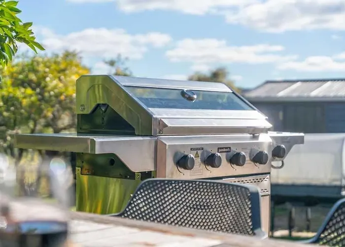 Huia Nest - Walk To Golf & Stadium Sleeps 8 * Rotorua